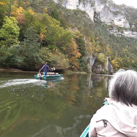 Au Domaine Des Oiseaux Bed & Breakfast Montredon  Bagian luar foto